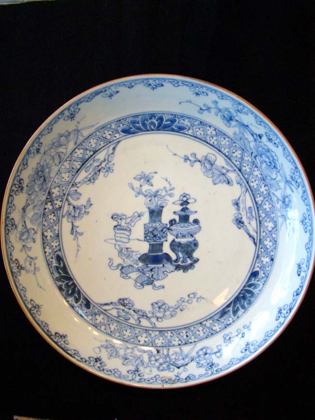 An antique 17th century Chinese blue and white porcelain plate circa 1661-1722